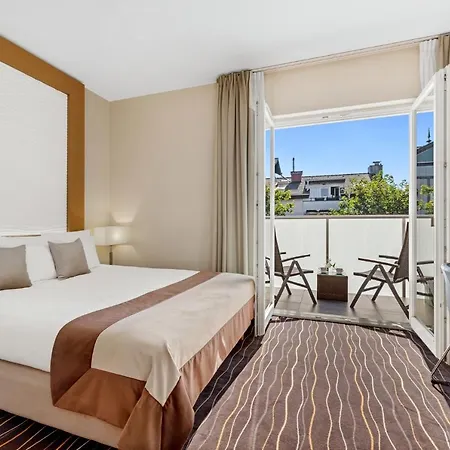 לינה וארוחת בוקר Molo 3*