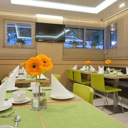 לינה וארוחת בוקר Molo 3*